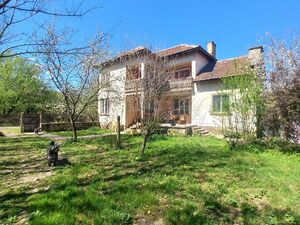 Beautiful Large Double story house with 900m2 yard