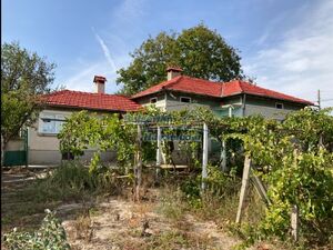 Big House with a new roof 7 km from General Toshevo