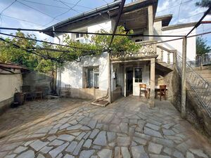 A two-story house with a yard in the village of Granitovo