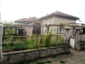 House with а big garden and outbuildings, 25 m. to the Beach