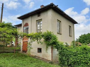 Rural house with annex, land and quiet location in a village