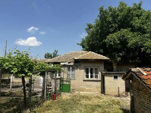 One-storey house for refurbishment, Varna district
