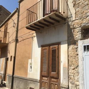 sh 652 town house, Caccamo, Sicily