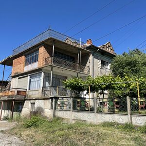 Solid rural house with garage, annex & spacious plot of land