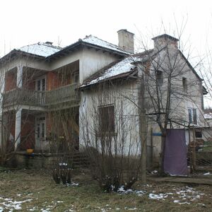 Big house, big yard, interesting architecture 