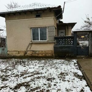 Partly renovated house with outbuilding and garden near Ruse