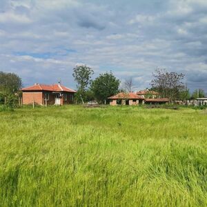 2 Houses+ Outbuilding+well, large plot of land 2290m², near 