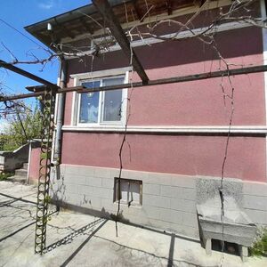  Cozy House 80m2, near Dobrich, 2 Bedrooms, Security system,