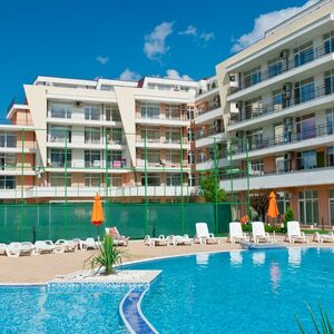 APARTMENT WITH A LARGE TERRACE OVERLOOKING THE POOL!