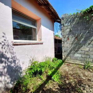  A small house in the village of Sinapovo