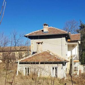 Two-storey house located in the center of the village of Gor