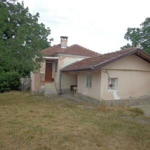 Cozy renovated house near to Elhovo