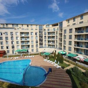 Pool view open plan 1 bed apartment in Rainbow 4